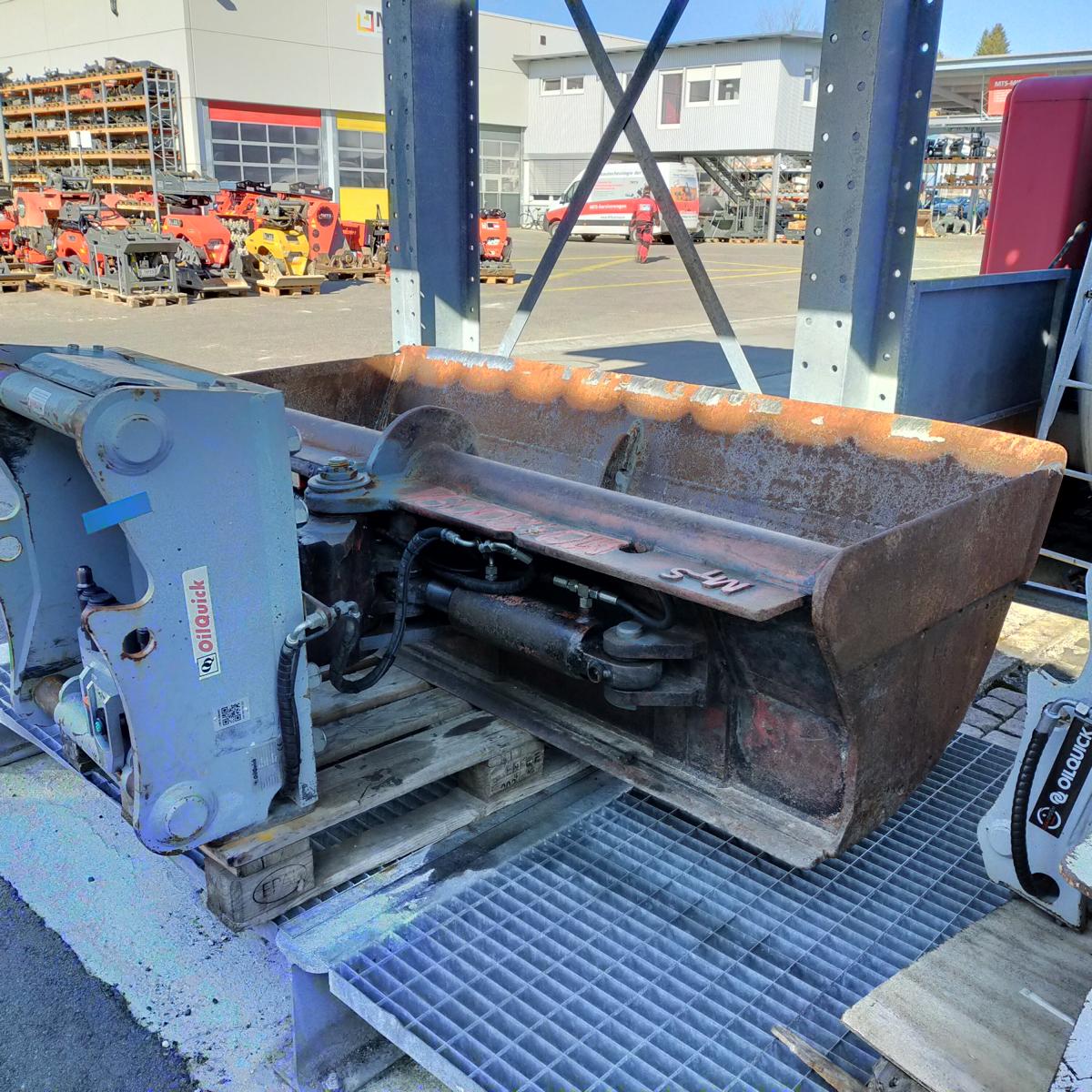 Schwenkbarer Grabenräumlöffel 1800mm OQ70/55